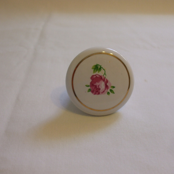 2 Antique Ceramic Cabinet Door Pulls With Flowers - Picture 2 of 3